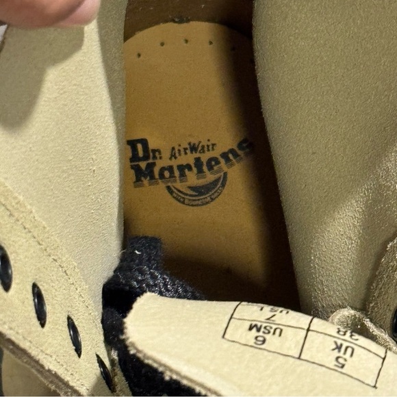 Dr. Martens NWOB Women’s 7 Pale Olive 1460 Pascal Suede Lace Up Combat Boots - Picture 3 of 5